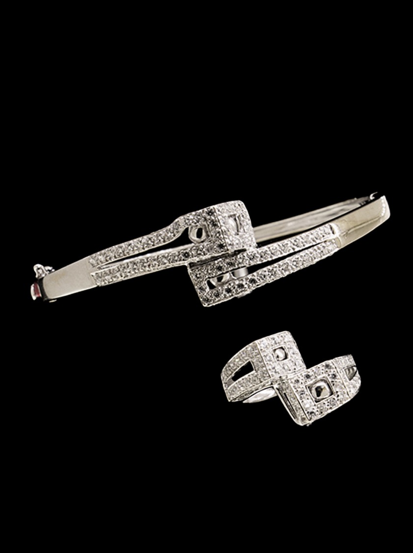 18K White Gold Bangle Bracelet