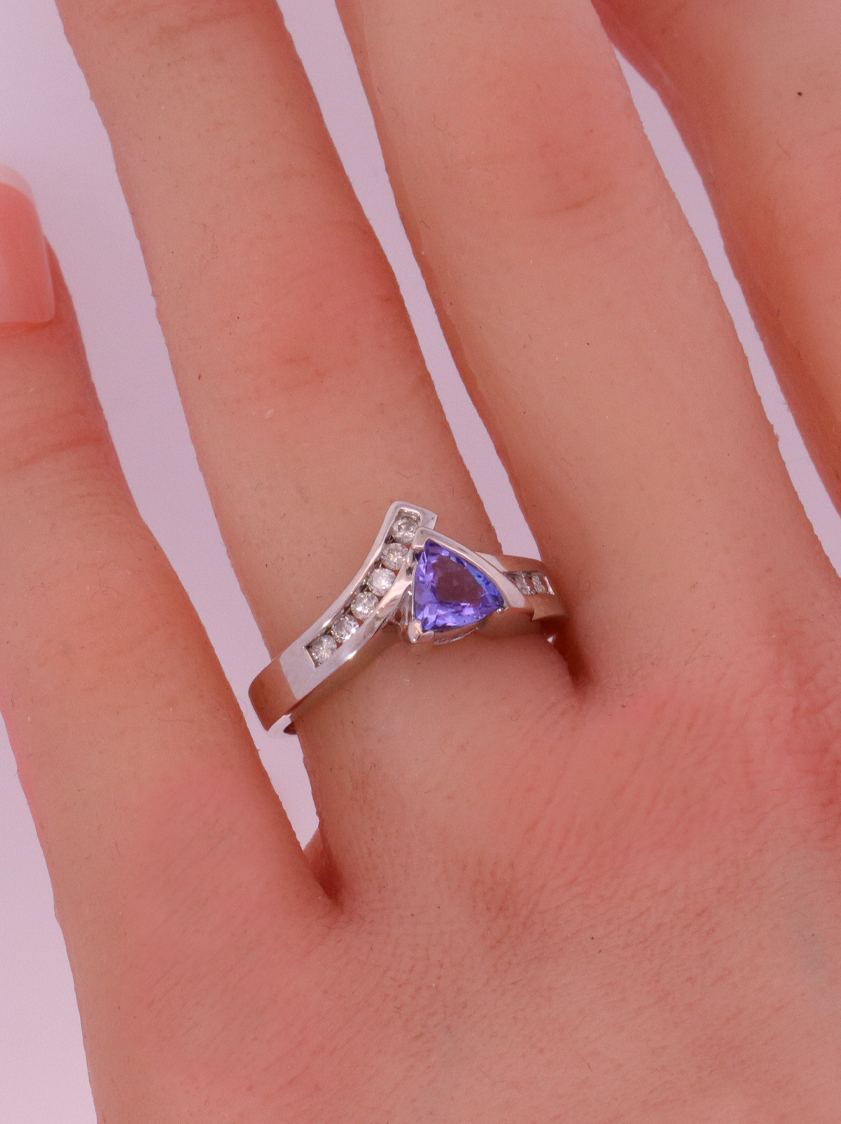 14K White Gold Diamond Ring – SW18664