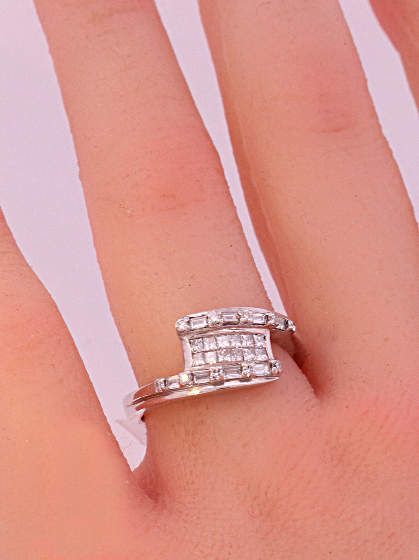14K White Gold Diamond Ring – SW18761