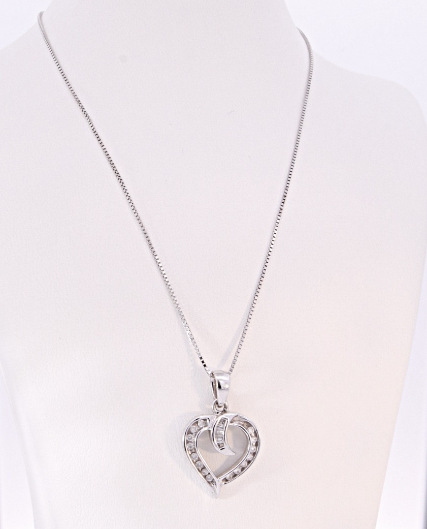 14K White Gold Diamond Necklace – 40492