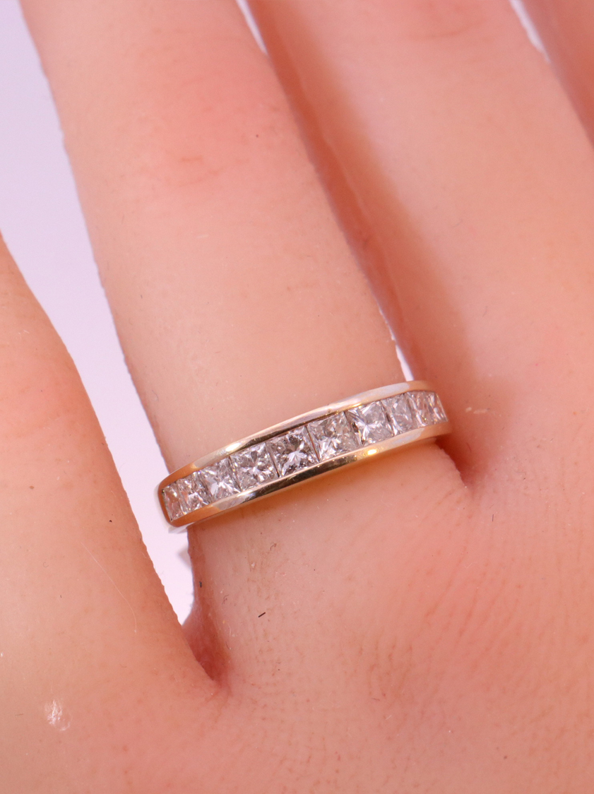 14K White Gold Diamond Band – SW14068