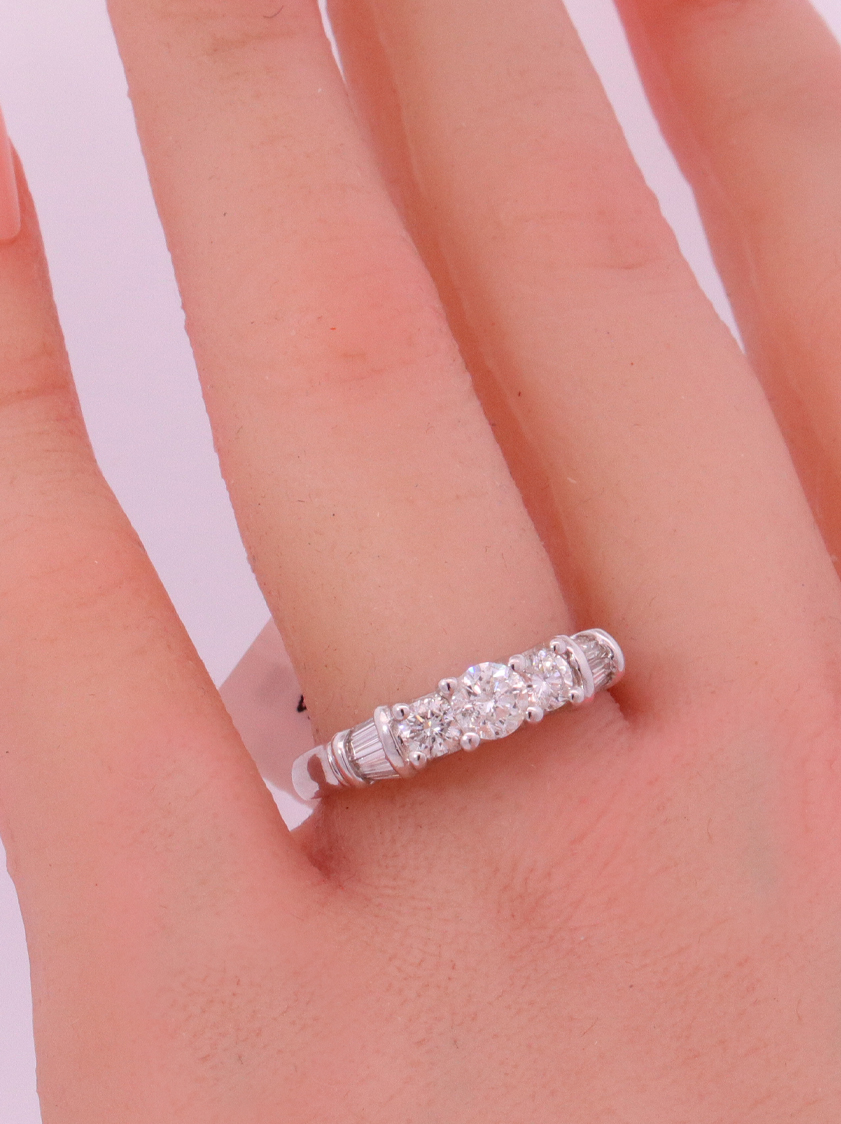 14K White Gold Diamond Ring – SW21708
